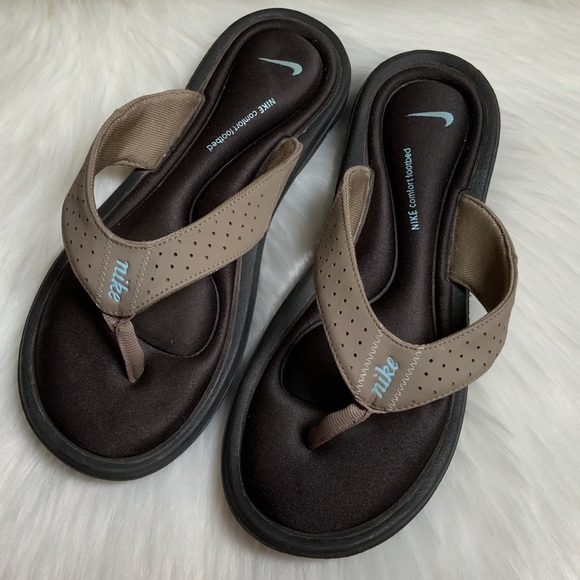 tan nike flip flops